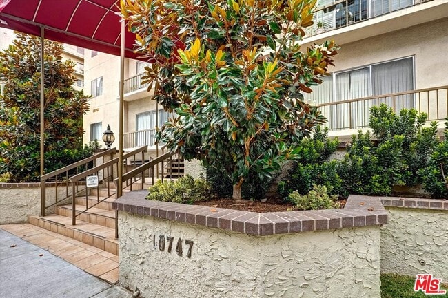 Building Photo - 10747 Wilshire Blvd