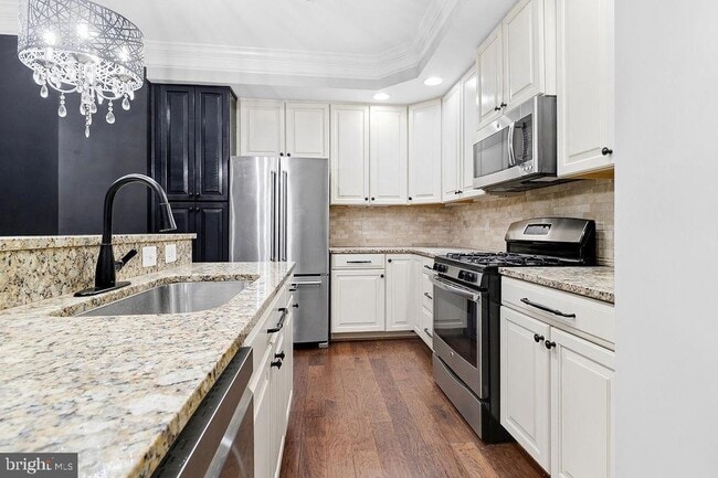 Building Photo - 7420 Brunson Cir