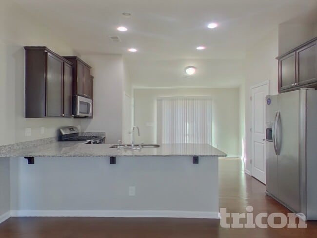 Building Photo - 474 Finch Ln