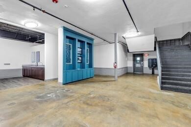 Building Photo - 612 W Texas Ave