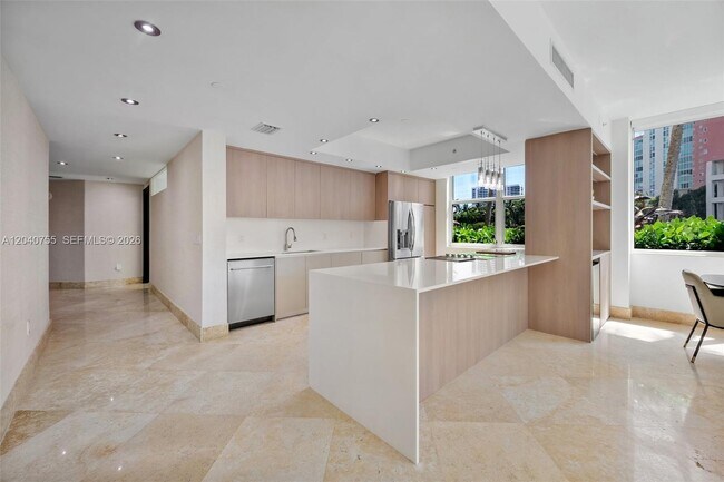 Foto del edificio - 3330 NE 190th St