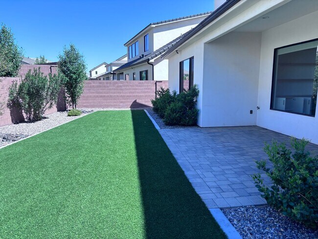 Building Photo - Beautiful 5 Bed 3.5 bath near Sunrise Valley Park In Washington.