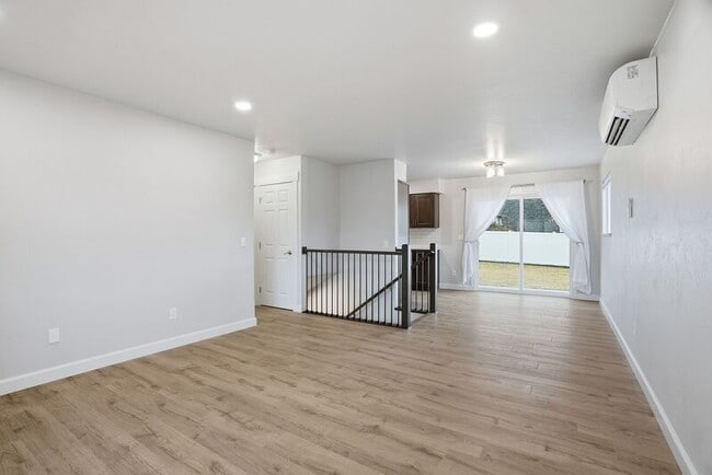 Building Photo - 3440 N Huetter Rd