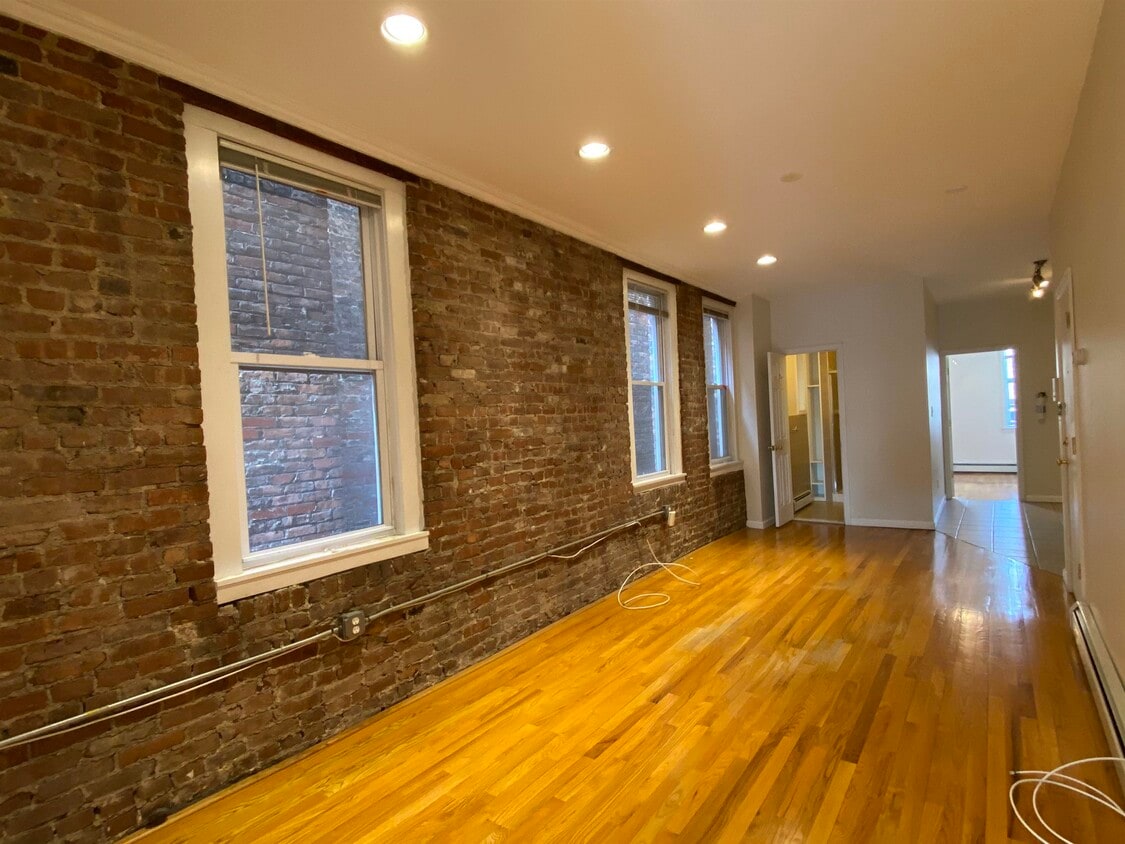 Foto principal - 275 Webster Ave