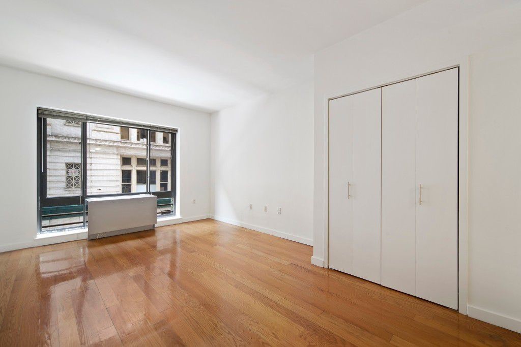 Primary Photo - 30 W 18th St