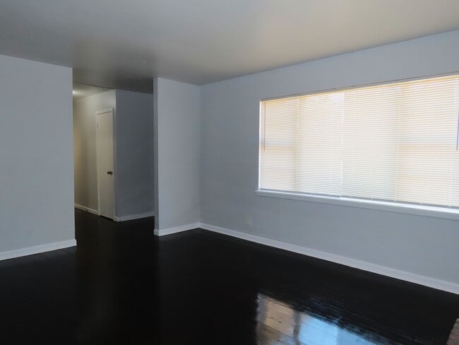 Building Photo - South Tyler!  Newly Remodeled Lovely 3 Bedroom, 1.5 Bath House w/Carport  Section 8 Accepted