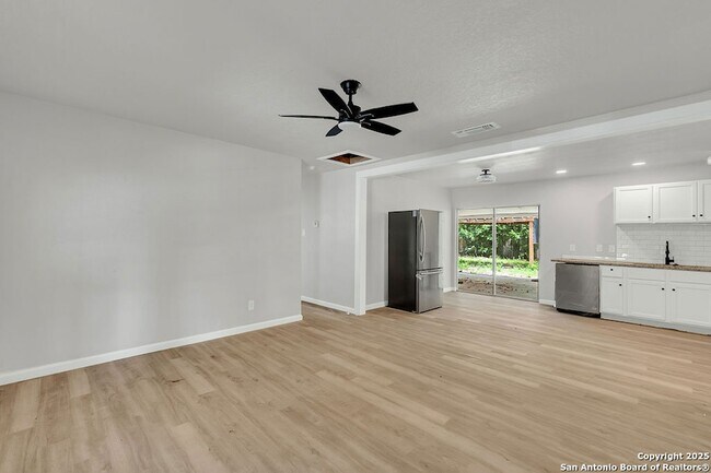 Foto del edificio - 9018 Ozalid Ln