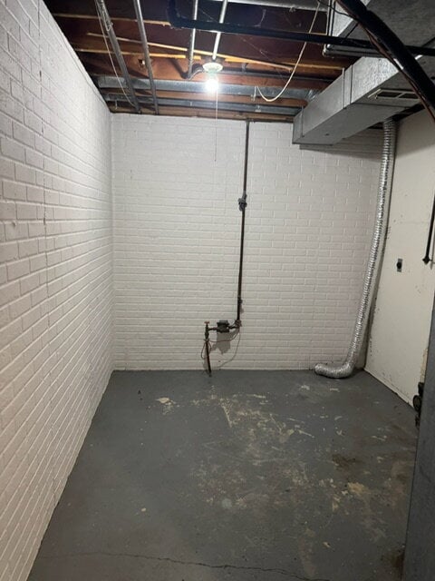 Building Photo - "Charming 2-Bed Multiplex in Davenport wit...