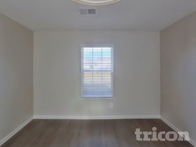 Building Photo - 142 Quiet Grove Dr