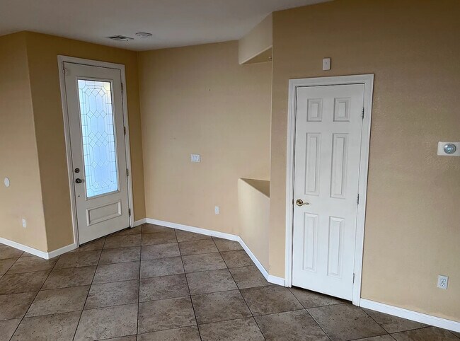 Foto del edificio - 1020 Jewel Springs Ln