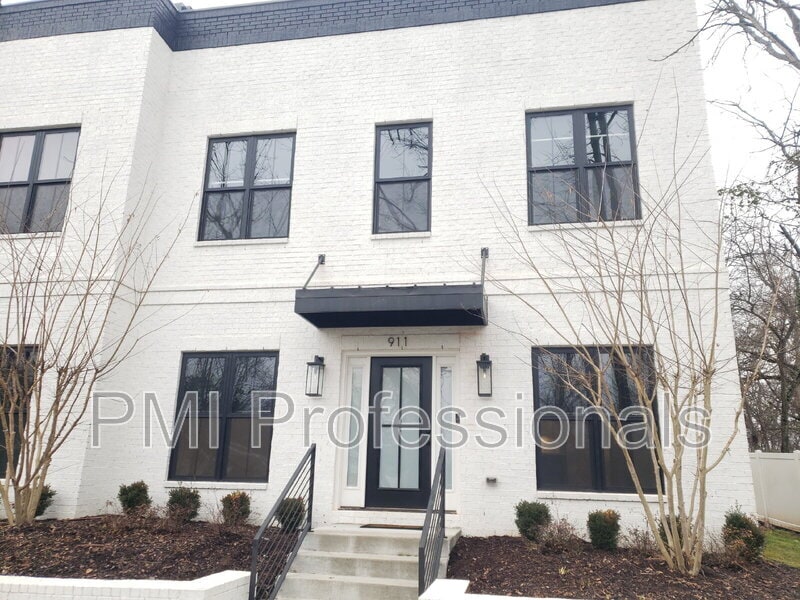 Primary Photo - 227 S Bilbro Ave