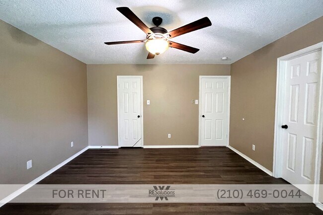 Building Photo - 4535 Oakfield Way
