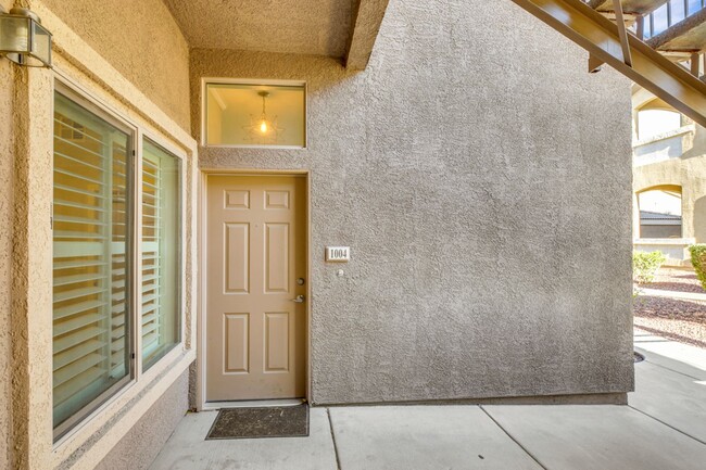 Building Photo - Two Bedroom Condo in Gate community