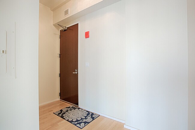 Foto del edificio - 550 N Saint Clair St