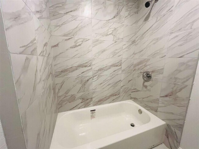 Foto del edificio - 8170 State Rd 60