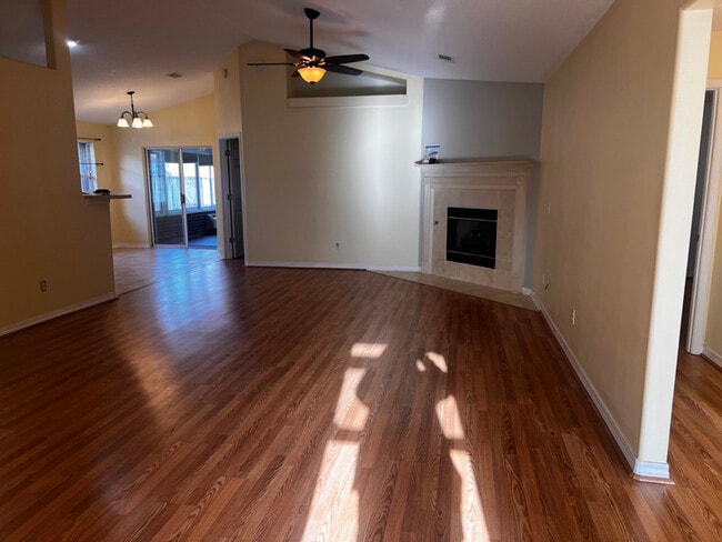 Building Photo - 8080 Castle Pointe Way