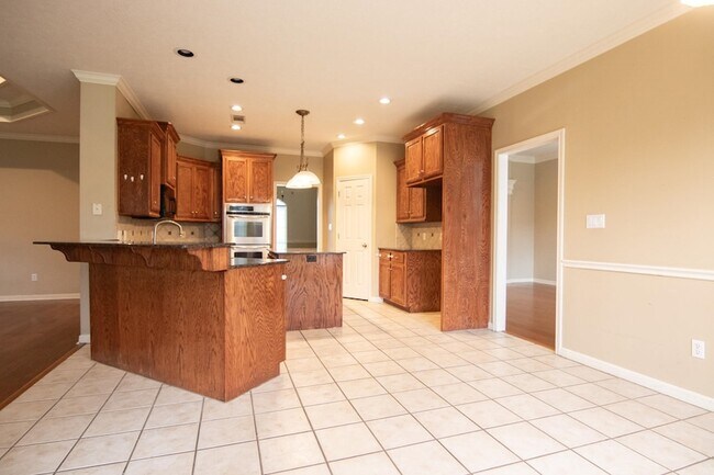 Foto del edificio - 6180 Gracemount Ln