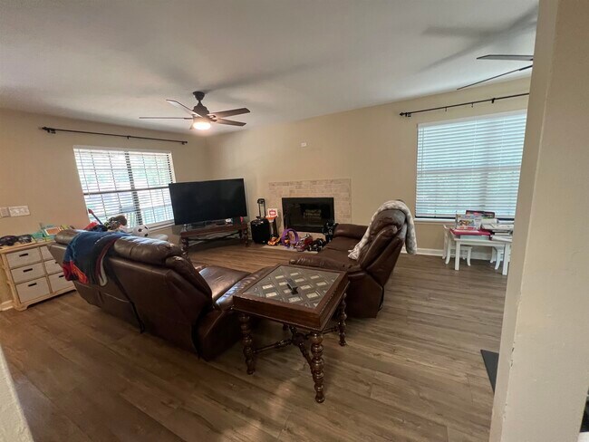 Foto del edificio - 1705 Copperfield Cir