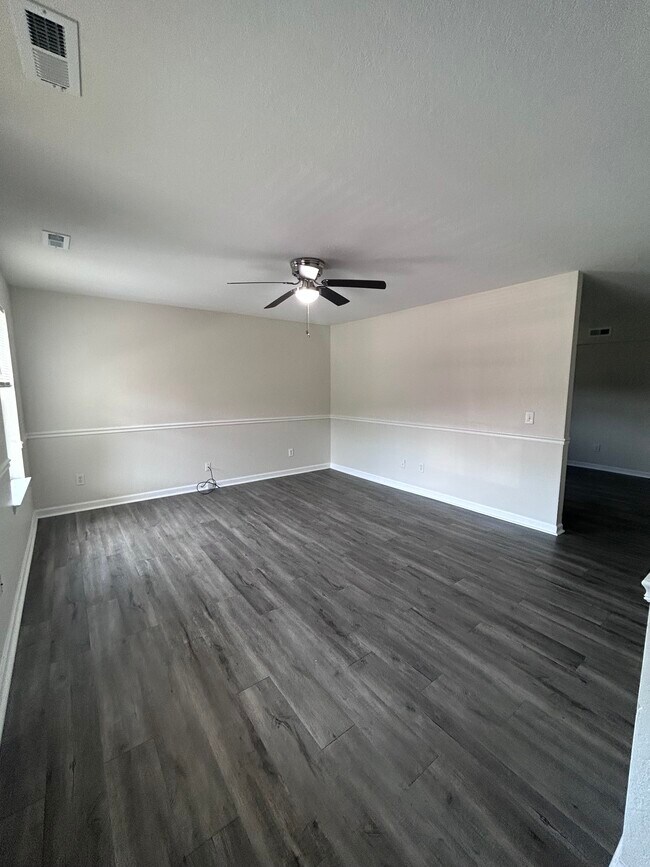 Foto del edificio - 9894 Bettis Estates Ln