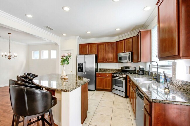 Building Photo - Spacious Lake Elsinore Home | 3 Bed, 2.5 Bath