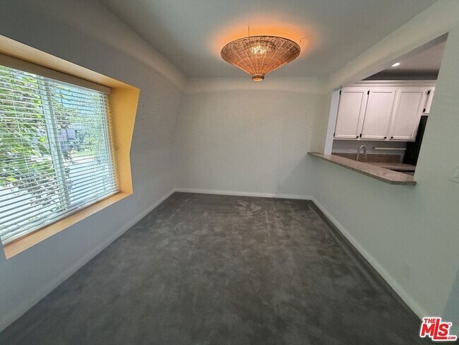 Building Photo - 14315 Riverside Dr