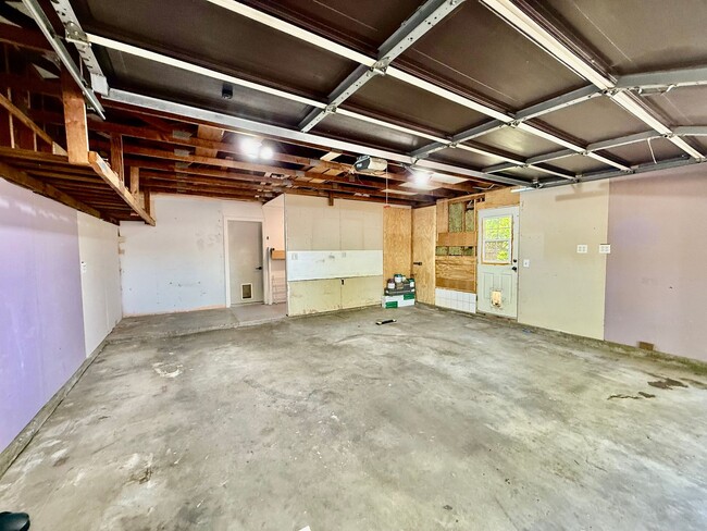 Foto del edificio - Update home available NOW