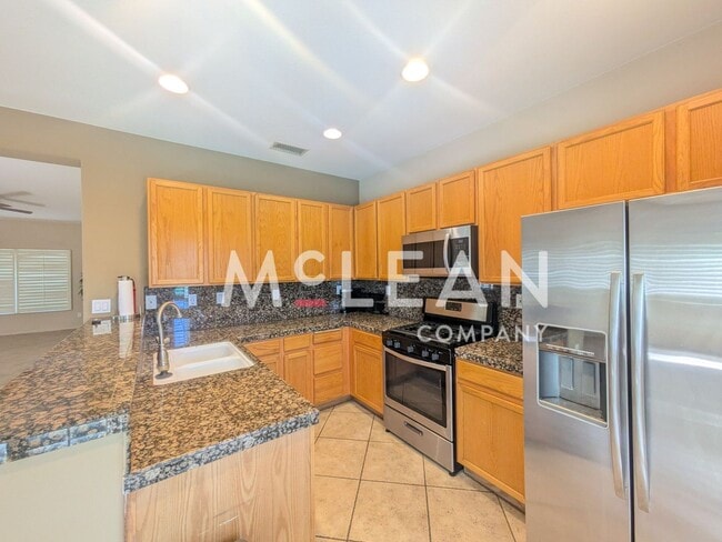 Building Photo - Stunning 3 Bedroom Home with Private Pool ...