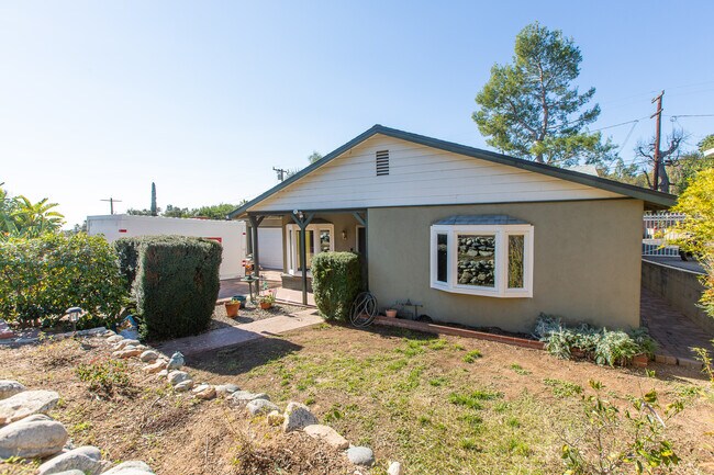 Building Photo - 1302 E Loma Alta Dr