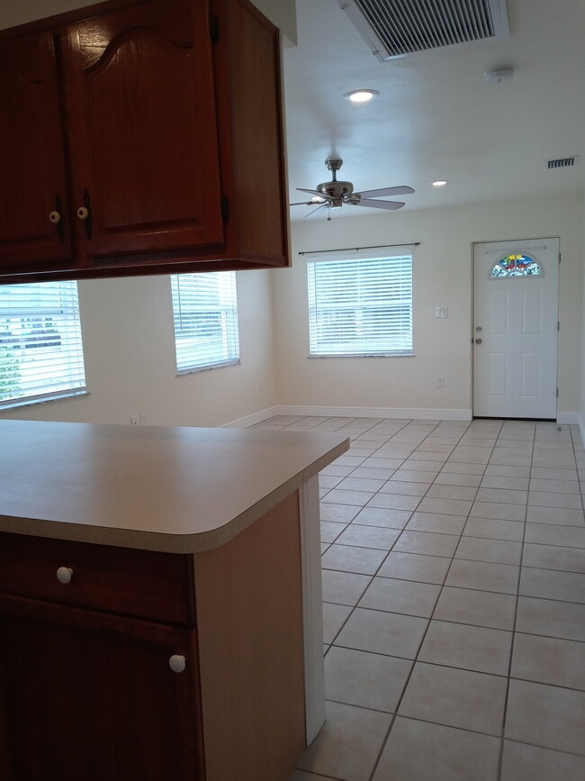 Foto del edificio - 3878 Quails Walk