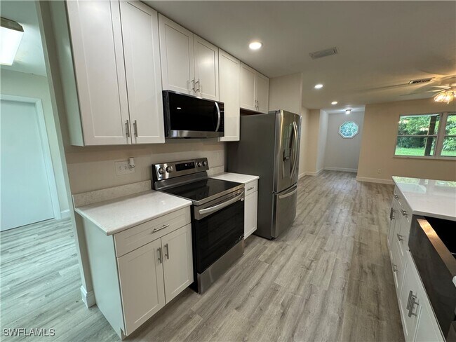 Foto del edificio - 221 18th Ave NW