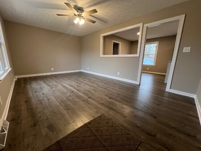 Foto del edificio - 504 Overton Dr