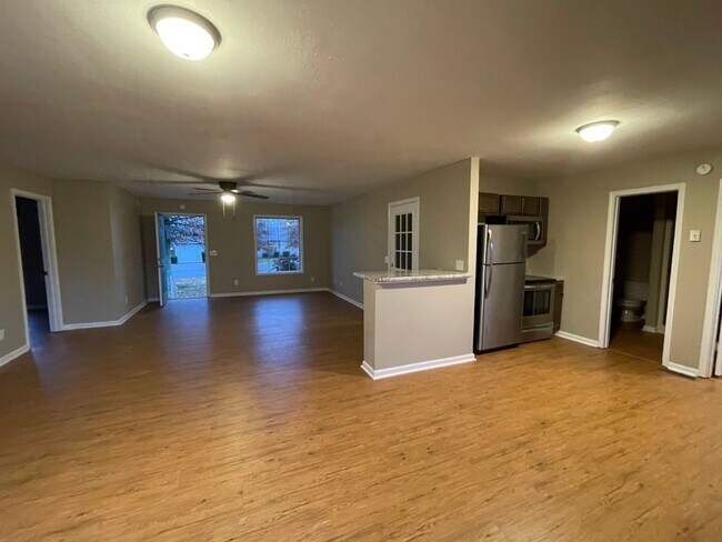 Foto del edificio - 2 bed 2 bath Duplex with Garage