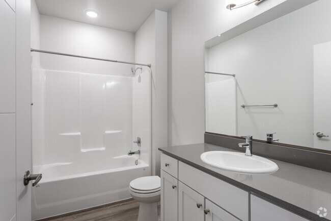 2BR, 2BA - 1,045 SF - 5 Points Apartments