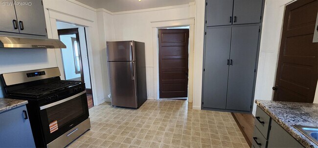 Building Photo - 20 Delaware St