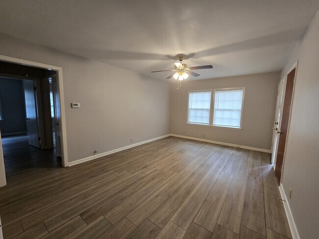 Foto del edificio - 2213 Linwood Ln