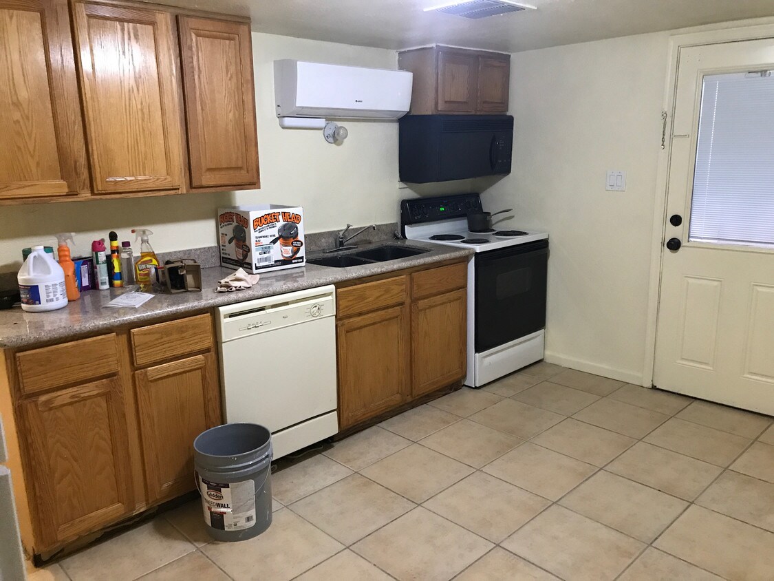 Primary Photo - 546 S Mesa Dr