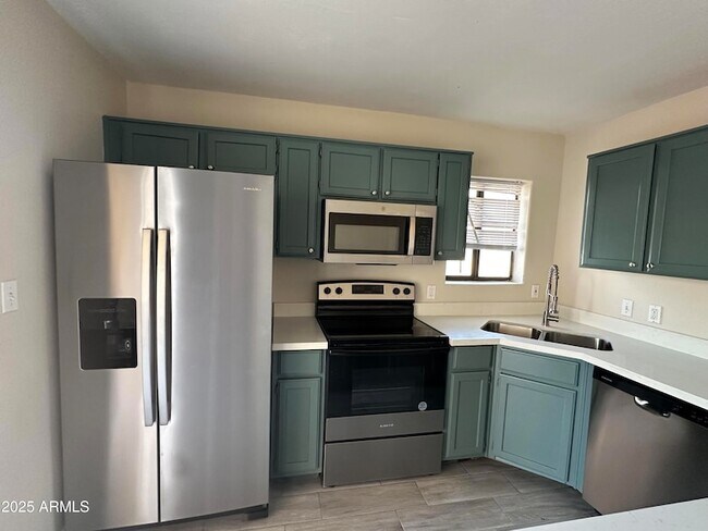 Foto del edificio - 15650 N 19th Ave