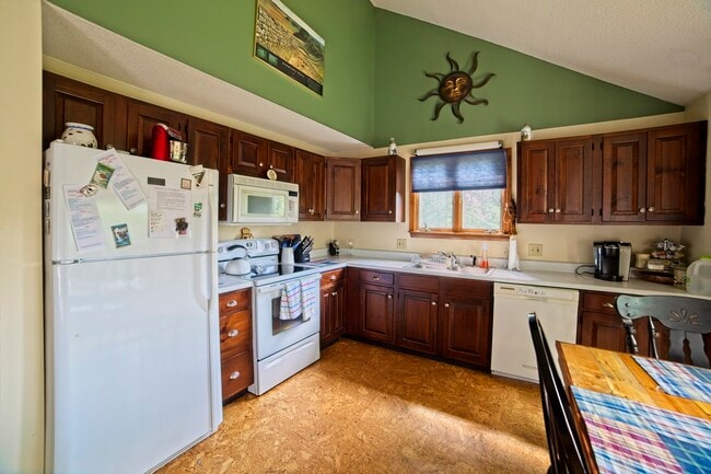Building Photo - 155 Snowood Dr
