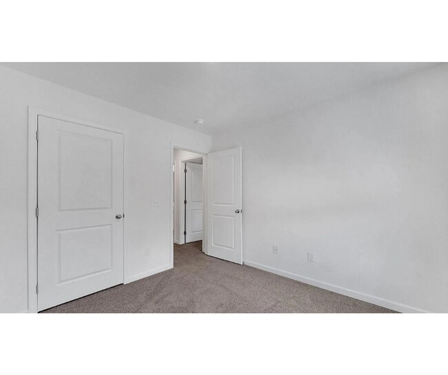 Foto del edificio - 4Bedroom 2.5Bathroom Townhouse!
