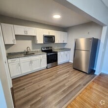 Building Photo - 92.5 Maple St