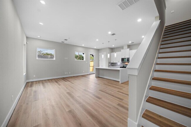 Foto del edificio - 8138 Esther Acres Ln