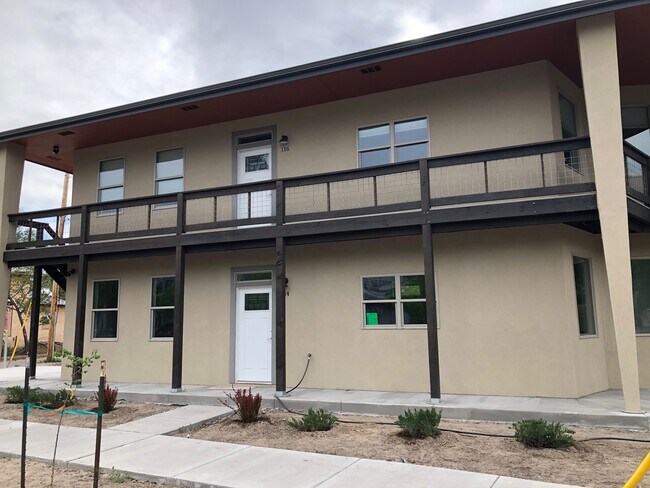 Nueva Duplex - 114 Lamar Ave