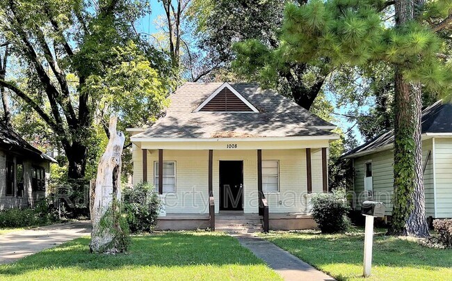 Building Photo - 1008 S Willett St