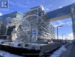 Building Photo - 15 Queens Quay E