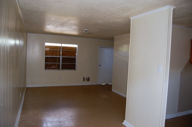 Building Photo - 988 Houck St