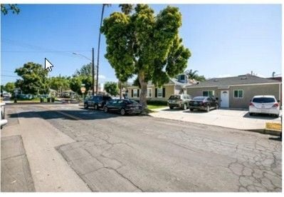 Building Photo - 1004 W Clark Ave