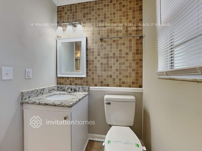 Foto del edificio - 611 Palomas Ave