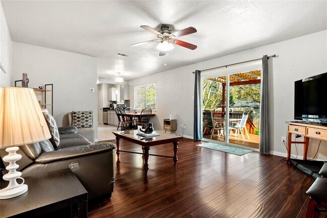 Foto del edificio - 7203 Barnsdale Way