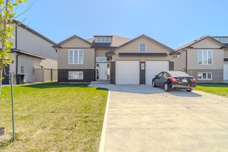 Building Photo - 97 Kingsbridge Dr