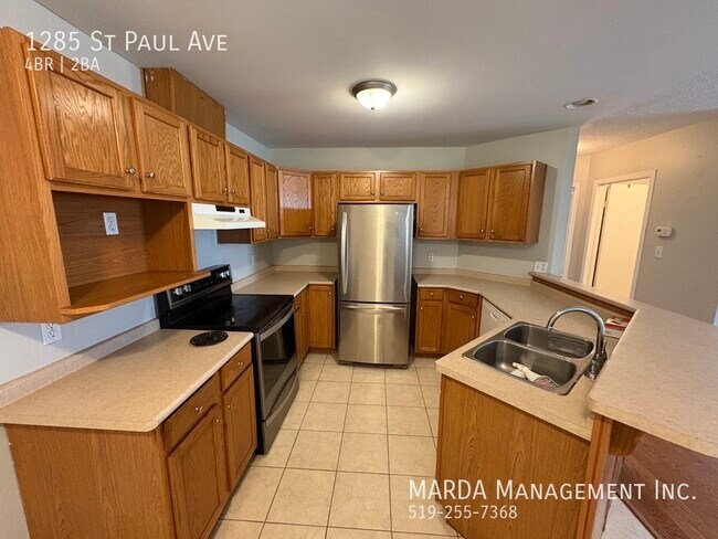 Photo du bâtiment - 4 Bed 2 Bath in Riverside - Ideal Location!